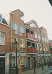 861994 Gezicht op de voorgevels van de nieuwbouwpanden Willemstraat 38 (links)-44 in Wijk C te Utrecht.